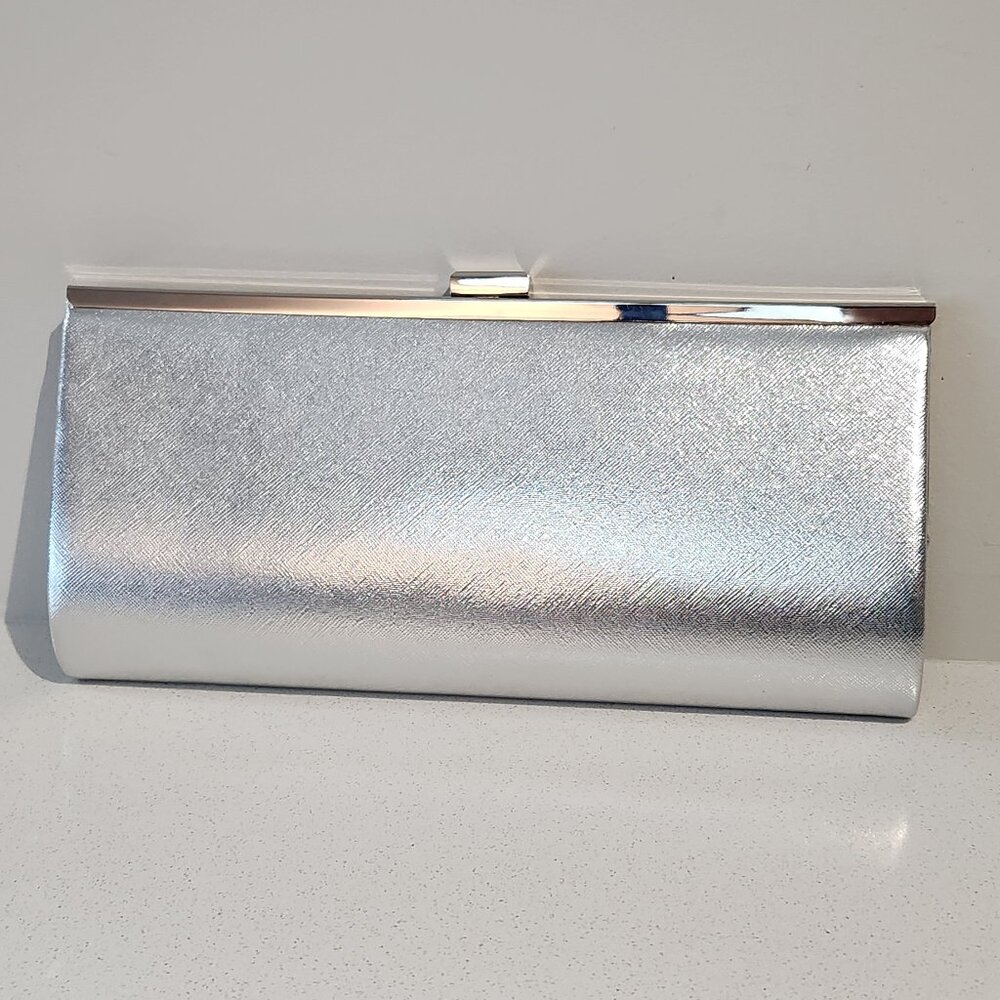 Elegant Silver Clutch Bag with Chain Strap